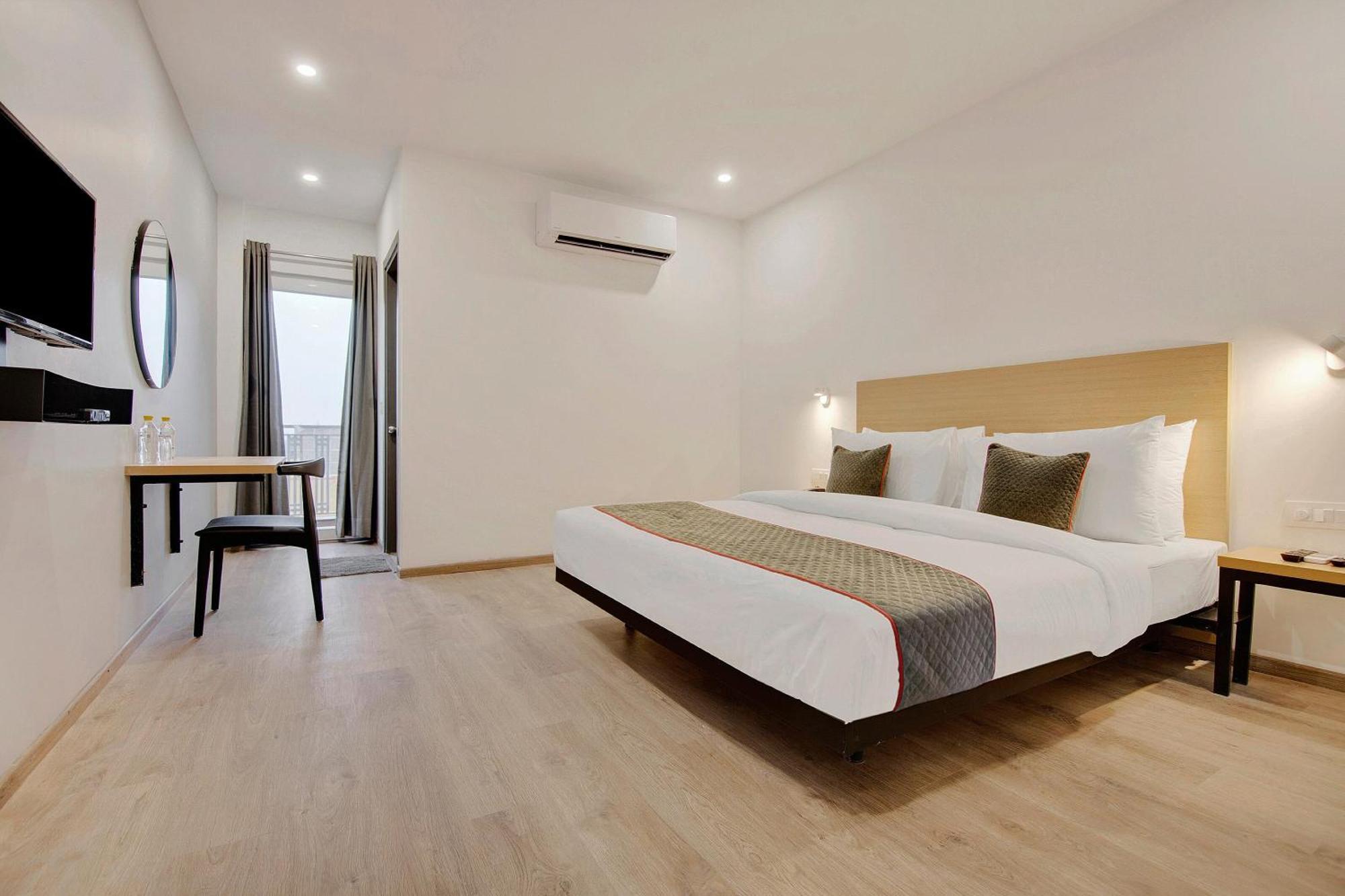 Townhouse Sector 49 Near Logix City Centre Noida Exterior photo